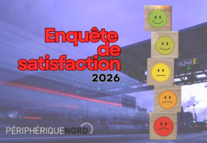 Affiche de l'enquête de satisfaction 2026 du Périphérique Nord. À droite, une colonne de cinq cubes en bois présente des pictogrammes de satisfaction allant de très satisfait (vert) à très insatisfait (rouge). En arrière-plan, une vue du péage du Périphérique Nord. Texte visible : « Enquête de satisfaction 2026 » et « Périphérique Nord ».